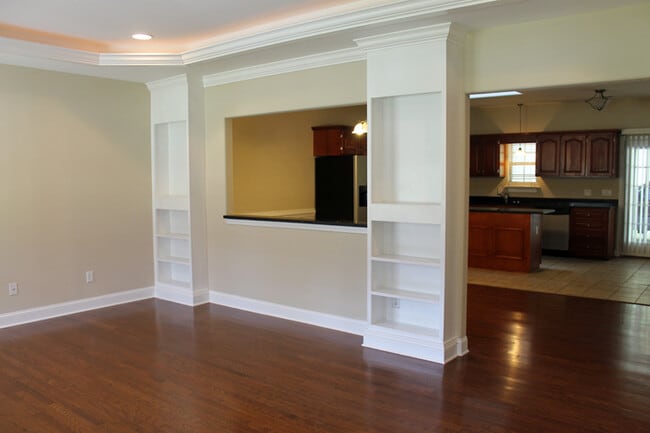 Building Photo - PRIVATE COMMUNITY IN HISTORIC POOLER