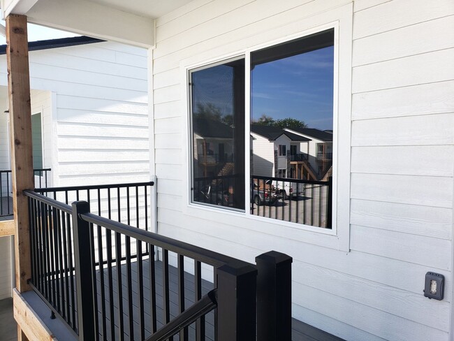 Foto del edificio - Beautiful  3 bed / 2 bath duplex