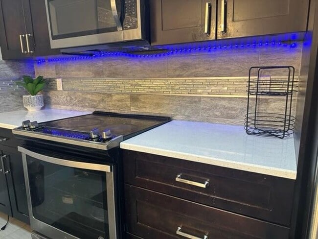 Foto del edificio - 5584 NW 59th Pl