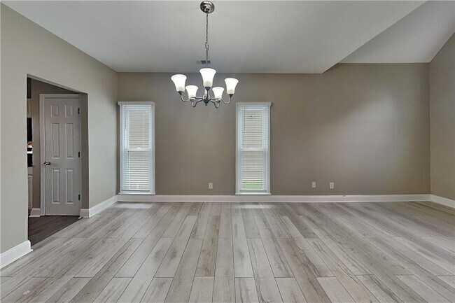 Foto del edificio - 1461 Rosewood Creek Dr