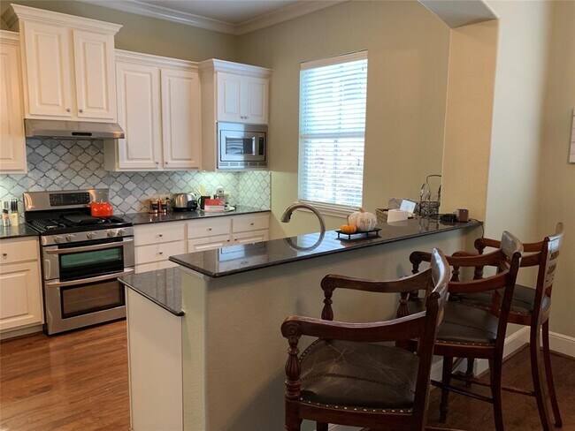 Building Photo - 12 Laurelwood Dr