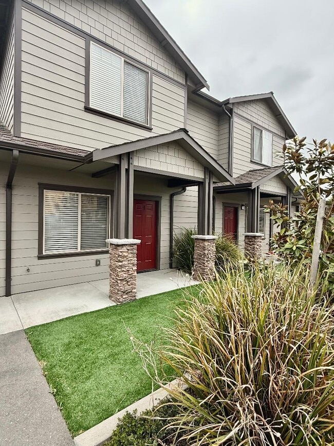 Building Photo - 2460 Newburg Ct
