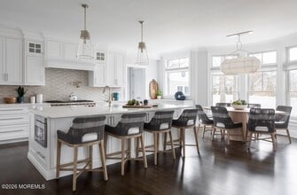 Building Photo - 5 Red Oak Dr