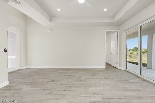 Building Photo - 907 Emerald St