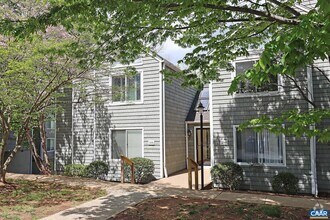 Building Photo - 1242 Clifden Green