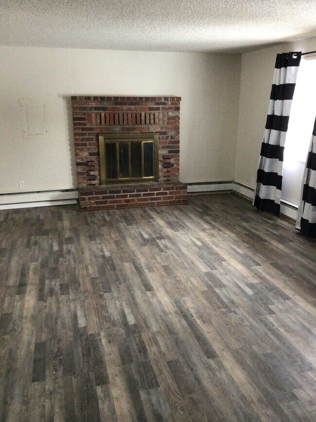 Sala de estar - 1320 Summers Ln