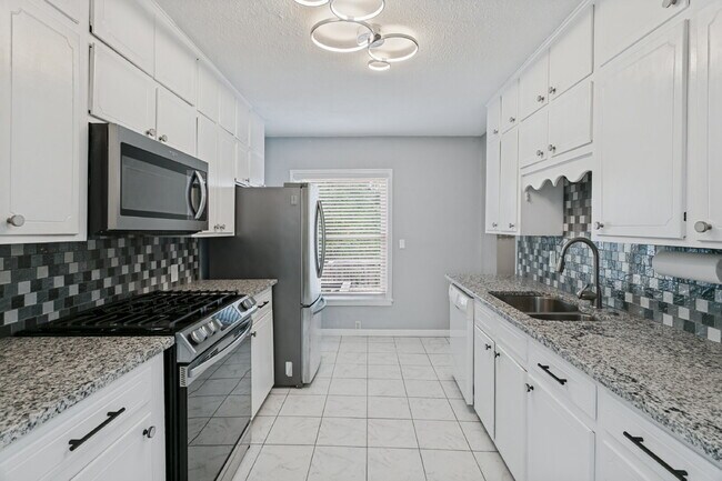 Foto del edificio - Charming 3-Bedroom Duplex in Desirable Arlington Heights!
