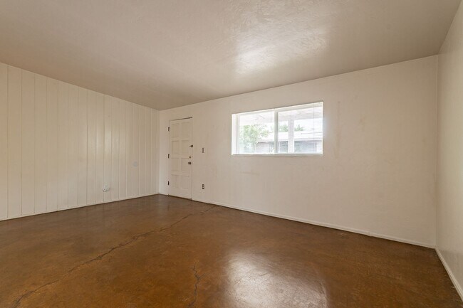 Building Photo - 428 N Norris Ave