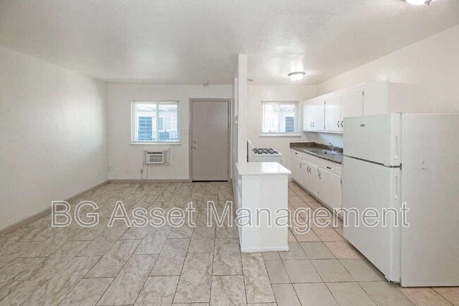 Building Photo - 728 Darina Ave