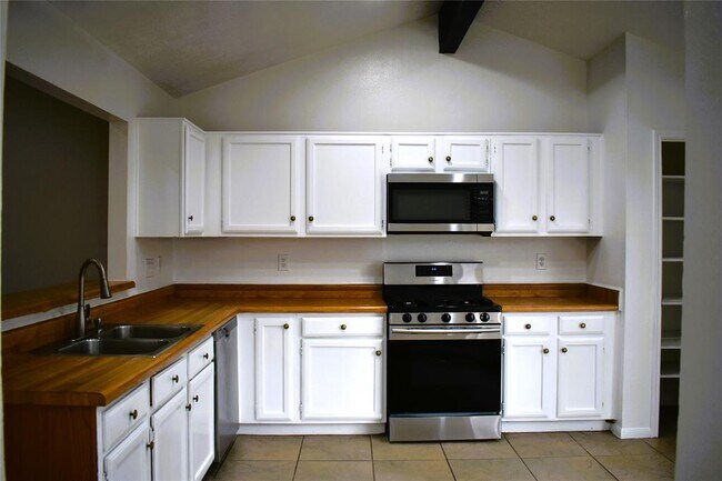 Building Photo - 19423 Indian Grass Dr