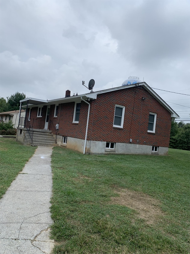 Primary Photo - 7406 Wood Haven Rd