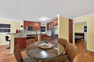 Building Photo - 6852 Skyline Dr