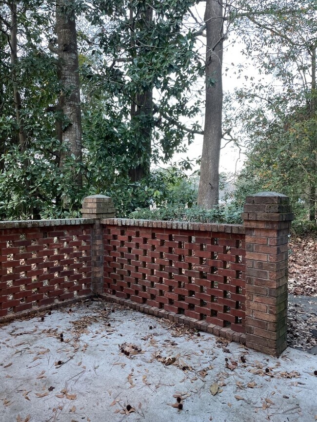 Building Photo - 112 Luden Drive D FOR RENT!