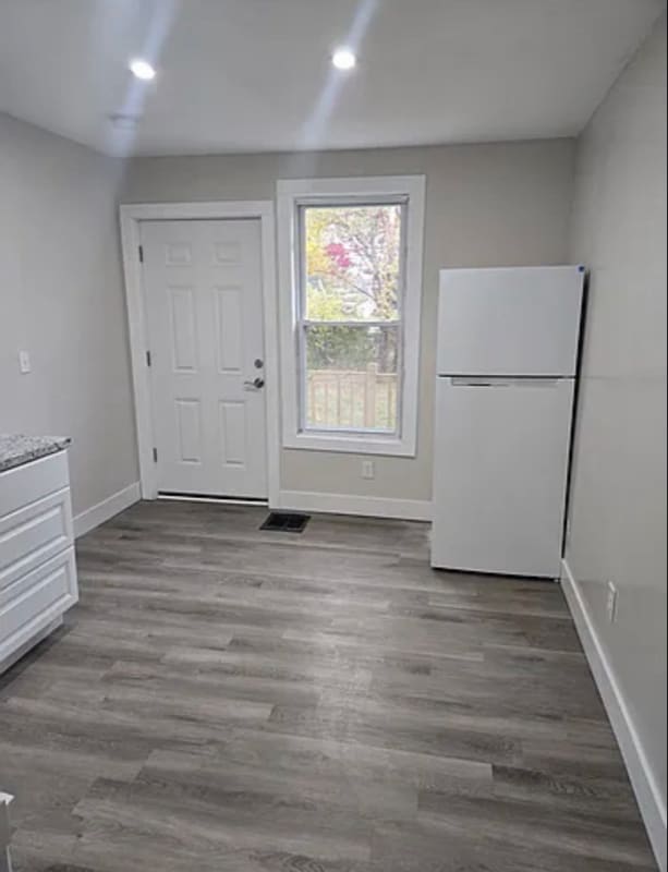 Building Photo - 159 Lincoln St