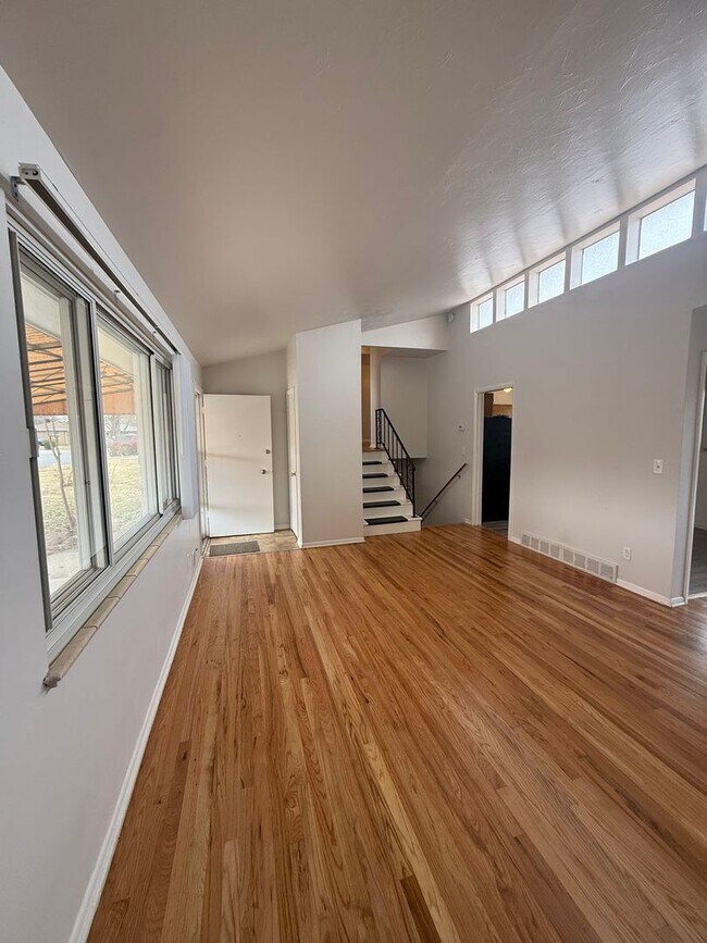 Foto del edificio - $0 DEPOSIT OPTION, CHARMING 3 BED 2 BATH TRADITIONAL HOME!! HUGE YARD, STEPS FROM PEORIA STATION