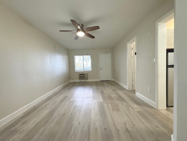 Foto del edificio - Spacious Studio Apartment Available in the Heart of La Jolla!