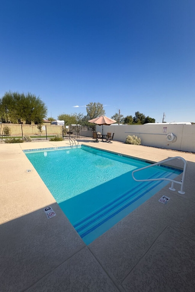 Foto del edificio - 6606 W Paradise Ln