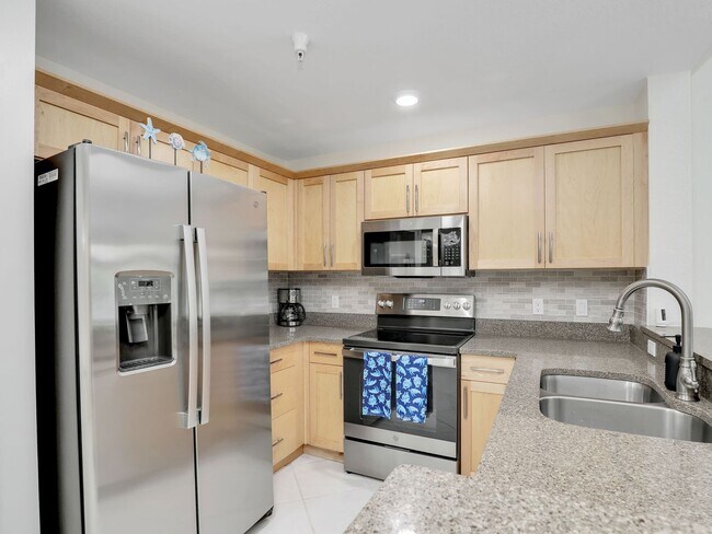 Foto del edificio - Seasonal 3-Bed First Floor Condo Rental in the Heart of Naples