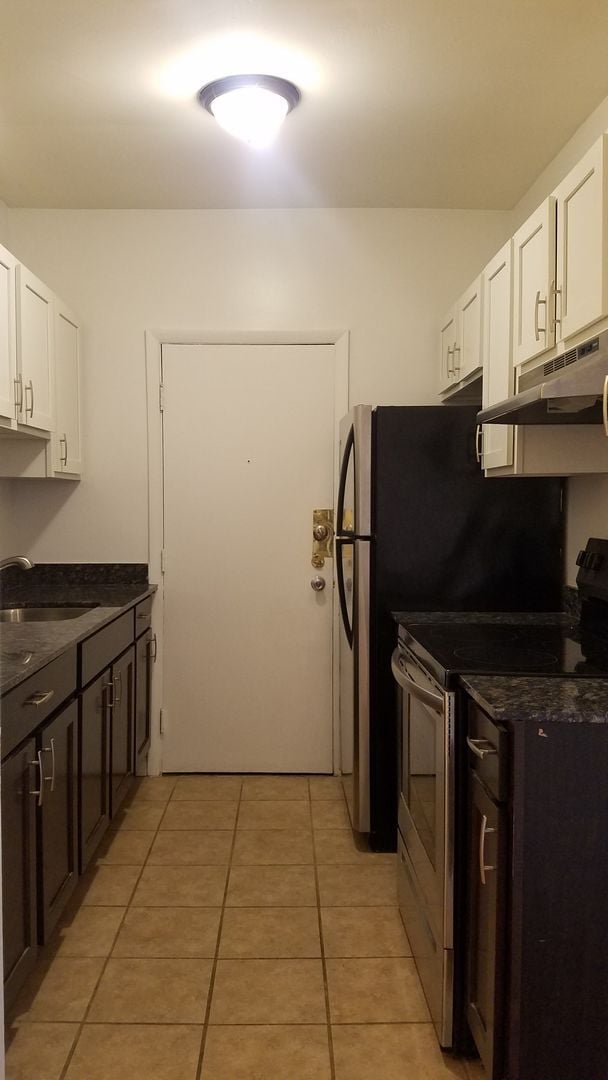 Building Photo - East Rogers Park One Bedroom *Income Guidelines Apply*