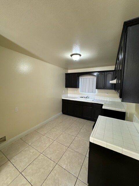 Foto del edificio - 353-355 E Gage Avenue