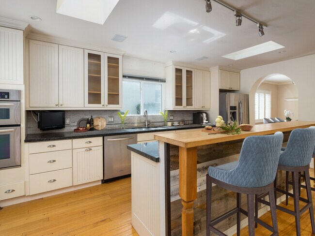 Kitchen - 311 W Oak Ave