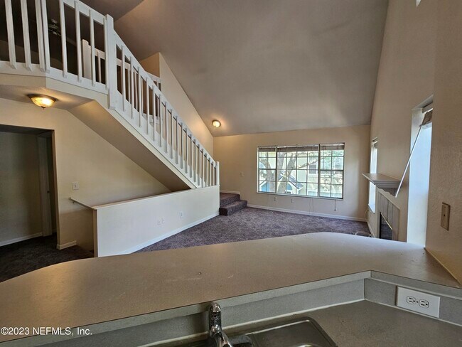 Building Photo - 13703 Richmond Park Dr N