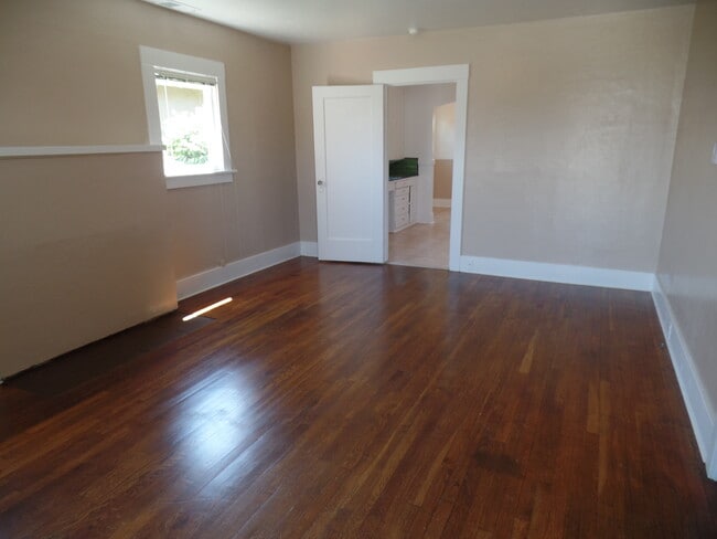 Building Photo - 2930 G St