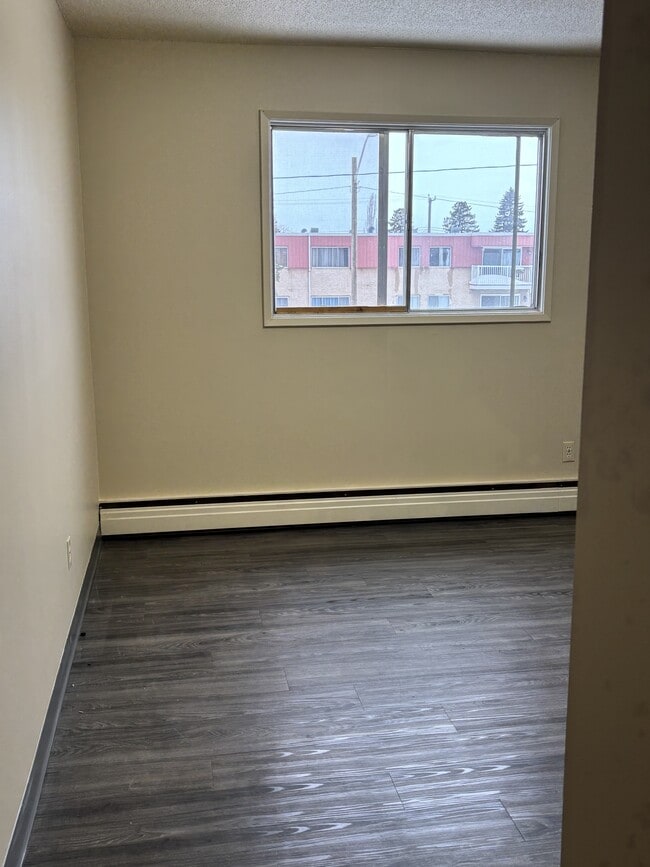 Building Photo - 9625-9156 156 St NW