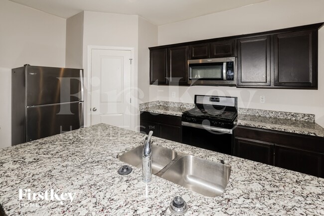 Building Photo - 20016 W Woodlands Ave