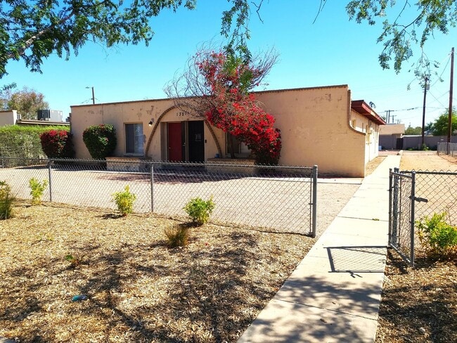 Photo - 1327 W 5th St Apartment