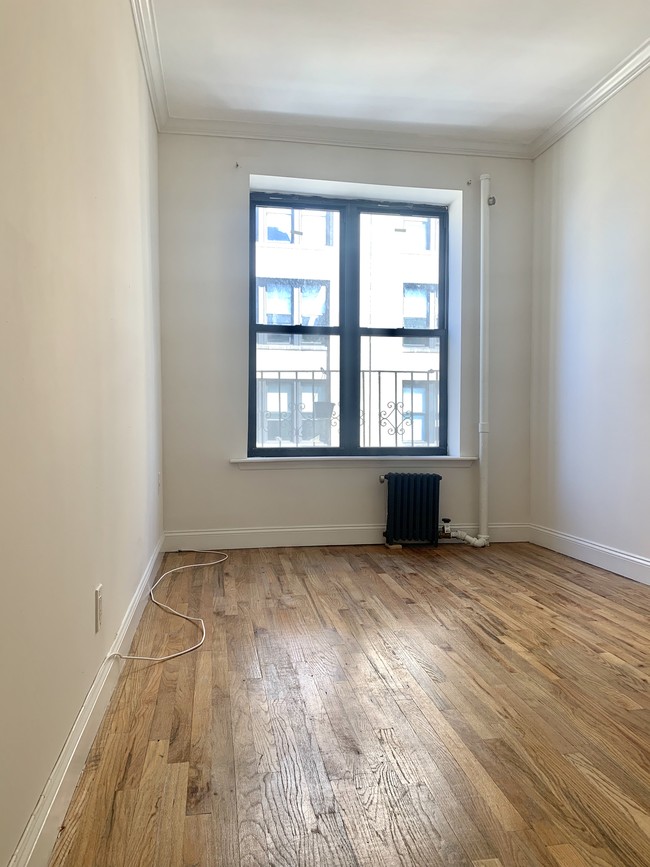 Building Photo - 328 W 44th St