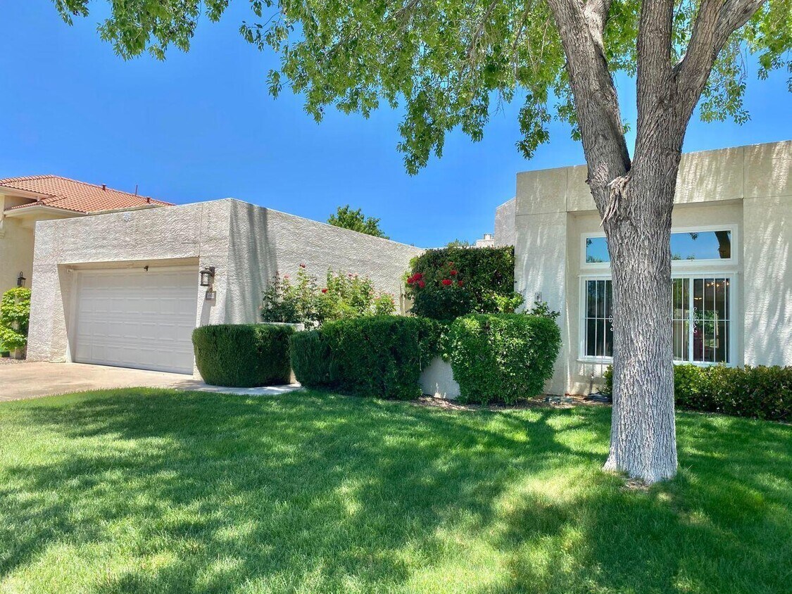 5900 Canyon Vista Dr NE, Albuquerque, NM 87111 House Rental in