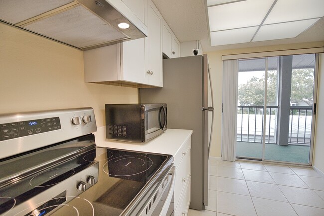 Building Photo - Annual Second Floor Condo in Pinebrook Lak...