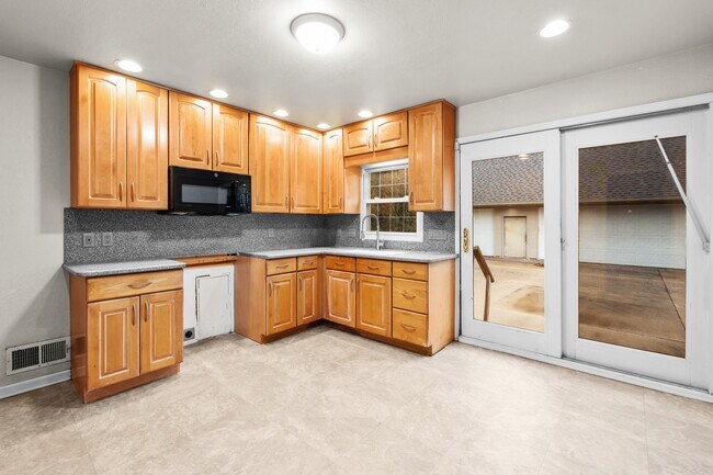 Building Photo - 511 Continental Blvd