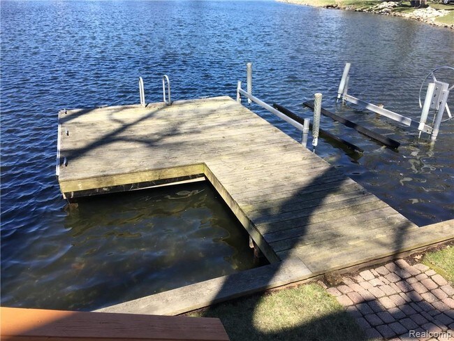Building Photo - 260 Oak Island Dr