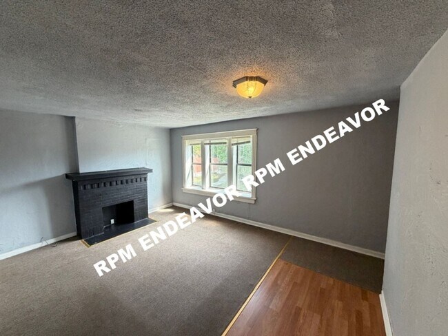 Foto del edificio - 1407-1407 Rowan Ave