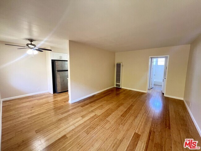 Foto del edificio - 2637 S Centinela Ave