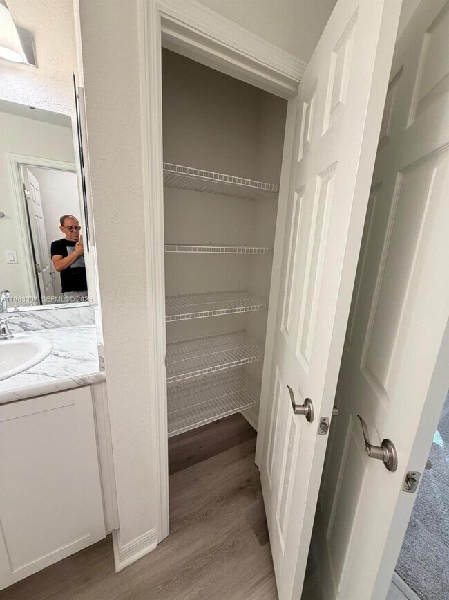 Foto del edificio - 415 Crossings Ave