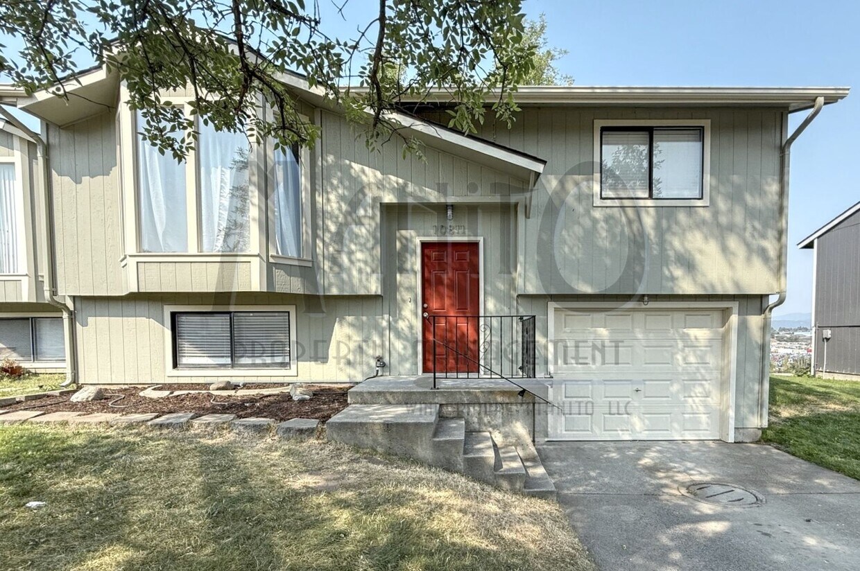 Primary Photo - Nora Duplex*