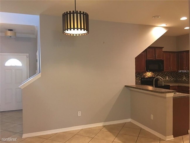 Building Photo - 3 br, 2.5 bath Townhome - Reserve/mdw Lake