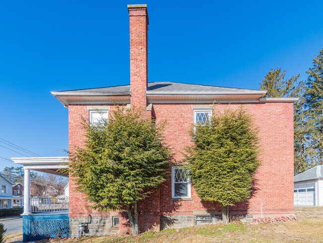 Foto del edificio - Beautiful Brick 2 -Story