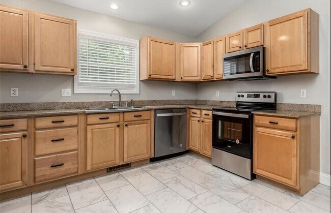 Foto del edificio - 5 Bedroom Home Located in Waynesville, MO!