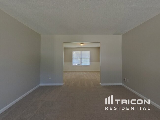 Foto del edificio - 439 Birchwood Dr