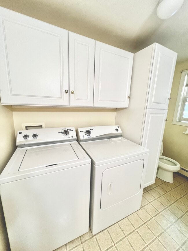 Building Photo - 553 Dix St