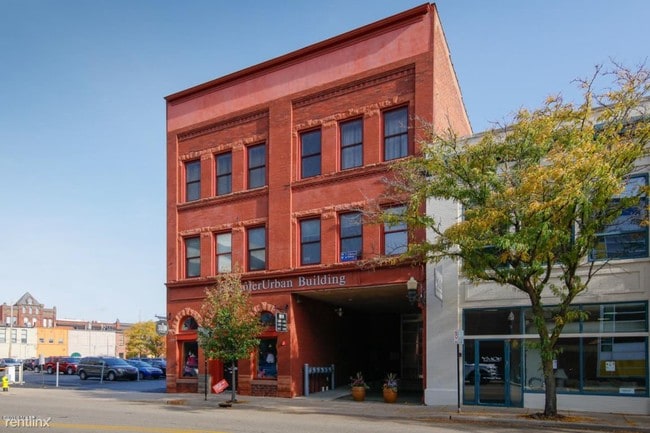 Building Photo - 1 br, 1 bath Condo - 163 Portage St