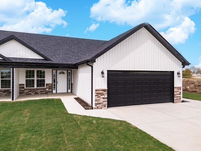 Building Photo - 516 Carriage Ct