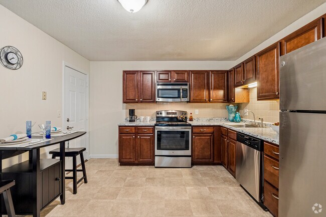 2 habitaciones, 1 baño - 975 pies cuadrados - Cocina - Greenview Village Apartments