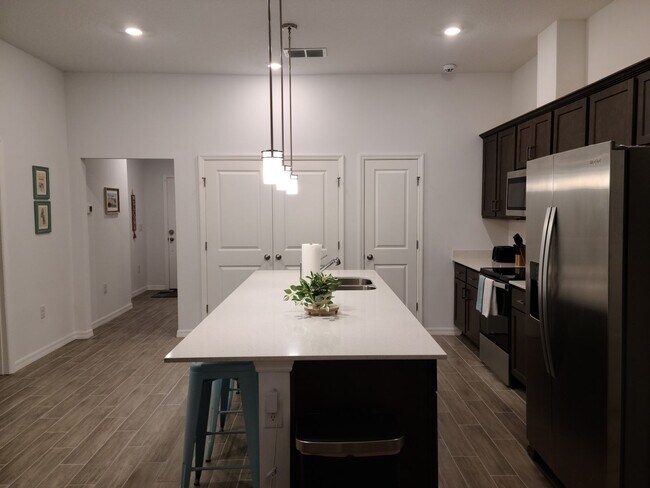 Building Photo - 8 Serenade Pl