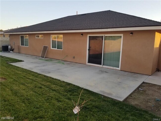 Building Photo - 4 br, 2.5 bath House - 15781 Maplegrove St...