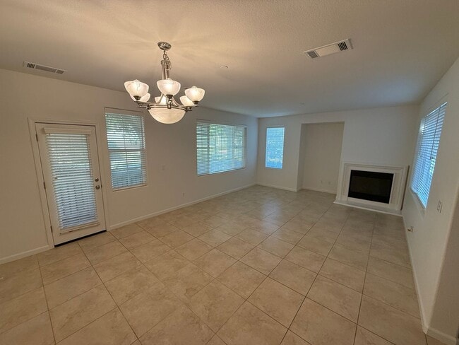 Foto del edificio - Hayward Condo 3 Bed/2.5 Bath Updated kitch...